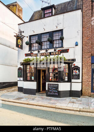 Vom 9. Juni 2018: Plymouth, Devon, Großbritannien - Die Queens Arms Public House, in der Plymouth Barbican. Stockfoto