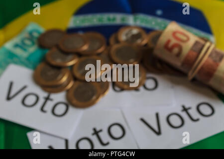 "Voto" (portugiesisch: Abstimmung), abstrakte Defokussierten auf politische Korruption in Brasilien und den Kauf von Stimmen bei Wahlen. Stockfoto