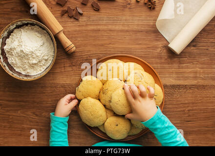 Gebäck, Kuchen, ihre eigenen Hände kochen. Selektiver Fokus Natur Stockfoto