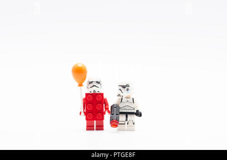 Lego Sturmtruppen eine von ihnen halten Ballon. Stockfoto
