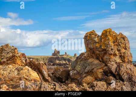 Newark Castle entlang Fife Coastal Path, Schottland. Stockfoto