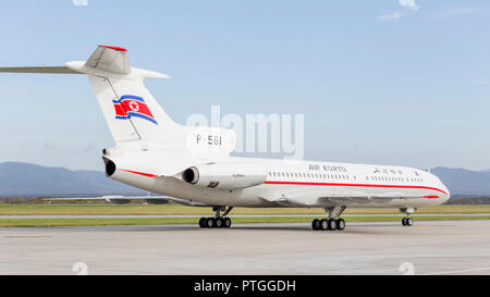 Russland, Wladiwostok, 10.05.2018. Passagierflugzeuges Tupolew Tu-154 der Air Koryo (Nordkorea) auf die Piste. Luftfahrt und Transport. Stockfoto