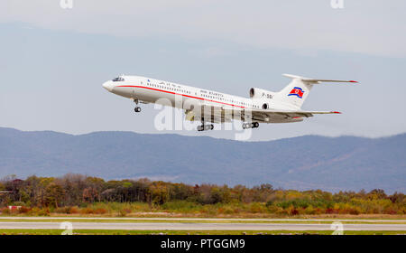 Russland, Wladiwostok, 10.05.2018. Passagierflugzeuges Tupolew Tu-154 der Air Koryo (Nordkorea) nimmt ab. Luftfahrt und Transport. Stockfoto