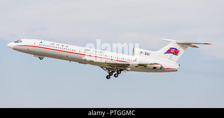 Russland, Wladiwostok, 10.05.2018. Passagierflugzeuges Tupolew Tu-154 der Air Koryo (Nordkorea) in einem Himmel. Luftfahrt und Transport. Stockfoto
