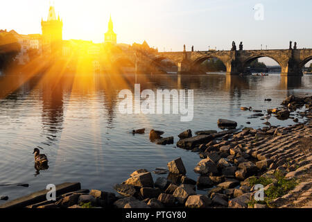 Charles Brücke über den Fluss Vitava, Tschechische Republik Stockfoto