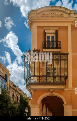 Im Art déco-Stil verglasten Balkon auf der Carrer de La Victòria, Palma, Mallorca Stockfoto