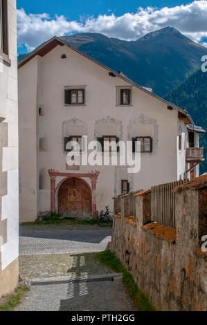 Engadiner Dorf Guarda, Schweiz Stockfoto