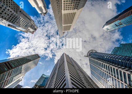 Low Angle View der Kern der Innenstadt Skyline, Singapur Stockfoto