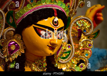 Nahaufnahme der hinduistischen Idol Göttin Durga Puja mandap bereit zu gehen Stockfoto