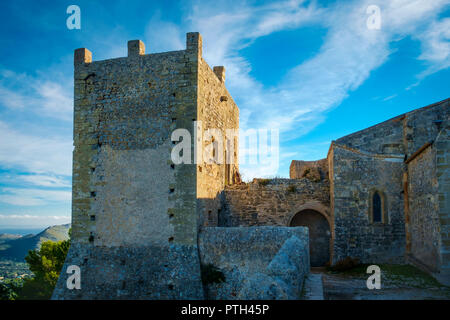 Am frühen Morgen Sonne auf dem Santuari del Puig de Maria, Pollenca, Mallorca, Balearen, Spanien Stockfoto