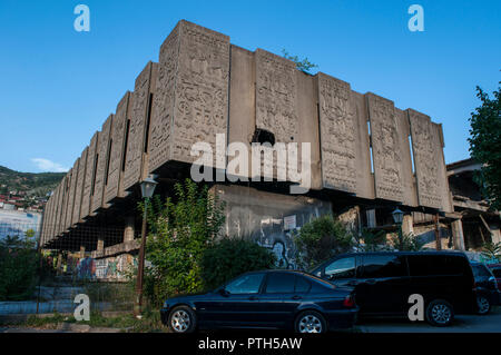 Bosnien und Herzegowina, Europa: Palace während des bosnischen Krieges bombardiert (1992-1995) in den Straßen der Stadt Mostar Stockfoto