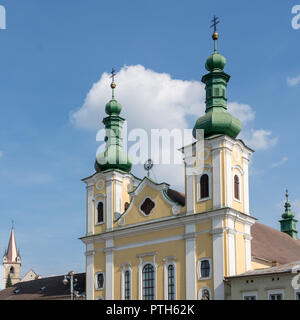 TARGU MURES, Siebenbürgen/Rumänien - 17. SEPTEMBER: Römisch-katholische Kirche in Targu Mures Siebenbürgen Rumänien am 17. September 2018 Stockfoto