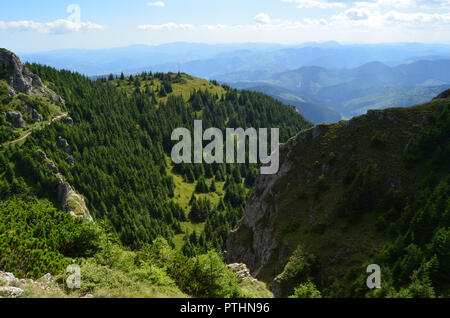 Ein sonniger Tag in der rumänischen Berge. Stockfoto