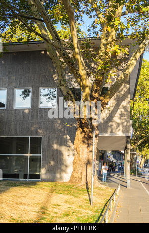 Brutalistischer 'die Brücke' von Wilhelm Riphahn 1949-50 vormals British Council, heute Kolnischer Kunstverein, Hahnenstraße Köln Nordrhein-Westfalen Deutschland Stockfoto