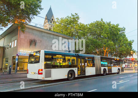 Brutalistischer 'die Brücke' von Wilhelm Riphahn 1949-50 vormals British Council, heute Kolnischer Kunstverein, Hahnenstraße Köln Nordrhein-Westfalen Deutschland Stockfoto