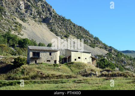 Remote East Hill Farm und Bauernhaus bei Taloire in der Verdon Schlucht Französische Alpen Alpes-de-Haute-Provence Provence Frankreich Stockfoto