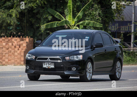 Chiangmai, Thailand - 17. September 2018: Mit dem eigenen Auto Mitsubishi Lancer. Foto an der Straße Nr. 121 ca. 8 km von der Innenstadt von Chiang Mai, Thailand. Stockfoto