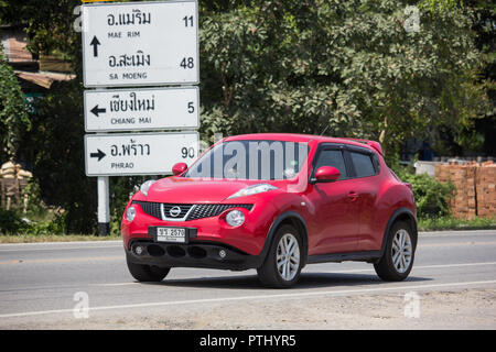 Chiangmai, Thailand - 17. September 2018: Mit dem eigenen Auto, Nissan Juke. Auf der straße Nr. 1001, 8 km von Chiang Mai City. Stockfoto