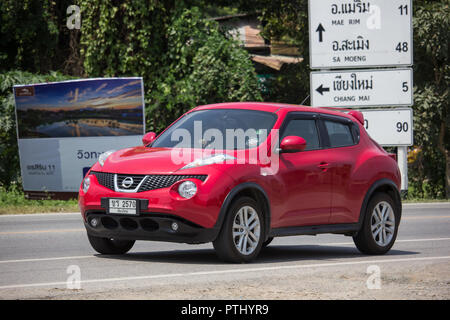 Chiangmai, Thailand - 17. September 2018: Mit dem eigenen Auto, Nissan Juke. Auf der straße Nr. 1001, 8 km von Chiang Mai City. Stockfoto