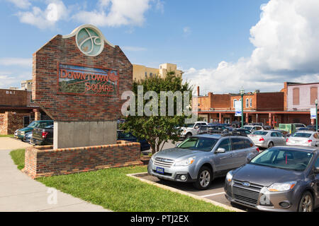 JOHNSON CITY, TN, USA -9/30/18: ein Abschnitt von Johnson City als Marktplatz bekannt, mit Schild. Stockfoto