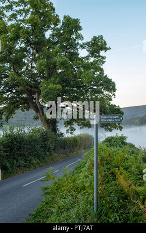 Offa's Dyke Pfad Zeichen im Wye Valley in der Nähe von Bigsweir. Stockfoto