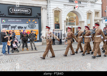 Freitag, 5. Oktober, die 1 Bataillon des Herzogs von Lancaster's Regiment ausgeübt ihr Recht als Ehrenbürgern der Gemeinde durch die Parade durch die Kriegführenden Stockfoto