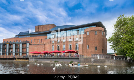 Die Royal Shakespeare Company Swan Theatre und Riverside Cafe. Stockfoto