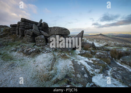 Ein Abstauben des Schnees an belstone Gemeinsame auf Dartmoor. Stockfoto