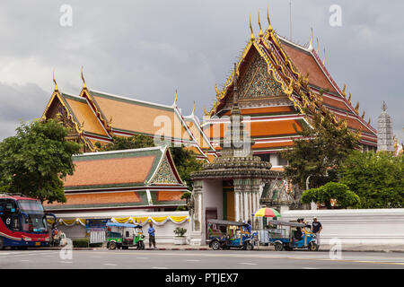 Bangkok, Thailand - 27. August 2018: Wat Pho in Bangkok, Thailand. Es ist eine der ältesten Tempelanlagen in Bangkok und beherbergt die berühmte Liegende Stockfoto