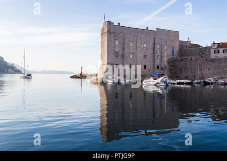 Am frühen Morgen in den Hafen von Dubrovnik. Stockfoto