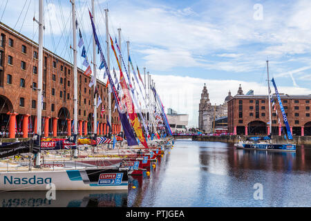 Wagen zu führen läßt seinen Liegeplatz in Liverpool. Stockfoto