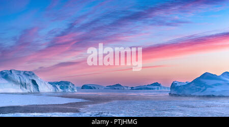 Sonnenuntergang über den Kangia Eisfjord bei Ilulissat in Westgrönland. Stockfoto