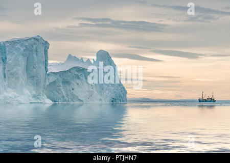 Eisberge im eisfjord Kangia bei Ilulissat in Westgrönland. Stockfoto