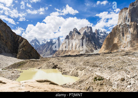 Great Trango Tower, Trango Schloss, Uli Biaho, Choricho und Payu Peak von urdukas Campingplatz, Baltoro Gletscher, 1627-1630, Stockfoto