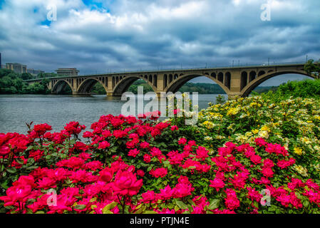 Francis Scott Key Memorial Brücke über den Potomac River in Washington DC Stockfoto