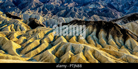 Erodierten Felsformationen in den Badlands am Zabriskie Point Stockfoto