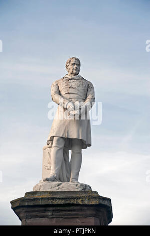 Statue von Joseph Hume 1777 in Montrose, einem früheren Mitglied des Parlaments und Mitglied der Königlichen Hochschule der Chirurgen geboren. Stockfoto