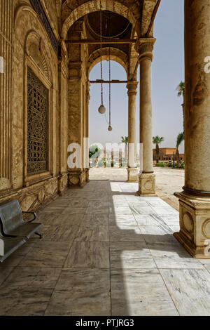 Die alabaster überdachte Vorhalle des Muhammad Ali Moschee. Stockfoto