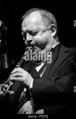 Alan Barnes Solo für Klarinette mit seinem oktett, Scarborough Jazz Festival 2018 Stockfoto