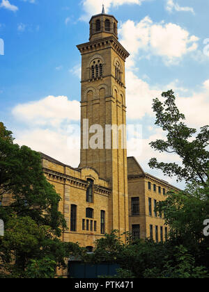 Die imposante Schornstein der Salze Mühle, Saltaire, Bradford, Yorkshire Stockfoto