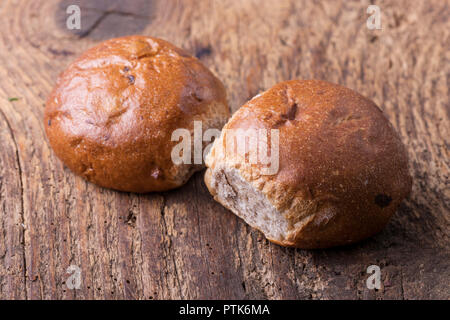 Klemmt, einer bayerischen Brötchen mit Rosinen Stockfoto