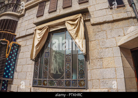 Der Palau Güell ist ein einzigartiges Herrenhaus gestaltet von dem katalanischen Architekten Antoni Gaudi. Barcelona, Spanien, Europa Stockfoto