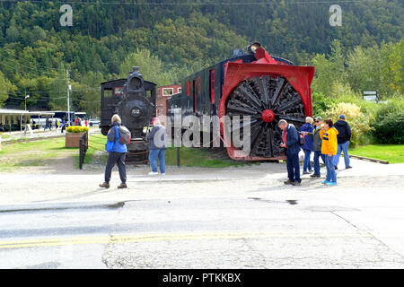 Lokomotiven und Wagen in der Nähe des Bahn-Depot in Skagway, Alaska Stockfoto