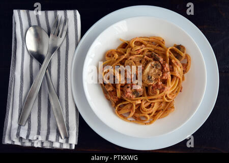 Tomaten Basilikum Fettuccine Stockfoto