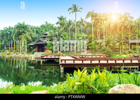 Guangxi Nanning Qingxiu Shan Landschaft, Seen und alten Gebäuden. Stockfoto