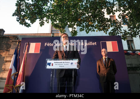 Belgrad, SERBIEN - Juli 14, 2018: Aleksandar Vucic, Präsident von Serbien stehen und eine Rede in der Französischen Botschaft mit dem französischen Botschafter Fred Stockfoto