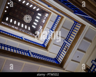 ESSAOUIRA, MAROKKO - ca. Mai 2018: Eingang und Lobby des Riad Mimouna in Essaouria, Marokko. Dies ist ein Oceanside Riad und sehr beliebten touristischen Stockfoto