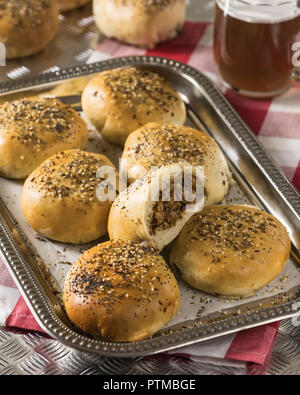 Bierocks. Fleisch und Kohl gefüllte Brötchen. Deutschland Essen Stockfoto