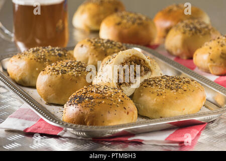 Bierocks. Fleisch und Kohl gefüllte Brötchen. Deutschland Essen Stockfoto