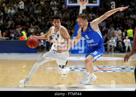 (181010) - Belgrad, Oct, 10, 2018 (Xinhua) - der partizan Marcus Paige (L) Mias mit des Zenit Gal Mekel während der zweiten Runde in der regulären Saison 2018-2019 Eurocup Basketball Turnier zwischen Partizan und Zenit in Belgrad, Serbien am Okt. 9, 2018. Partizan gewann 89-82. (Xinhua / Predrag Milosavljevic) Credit: Predrag Milosavljevic/Xinhua/Alamy leben Nachrichten Stockfoto